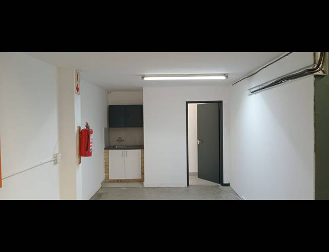 620M² WAREHOUSE TO LET IN LASER PARK